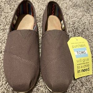 Toms - NWT - size 8.5